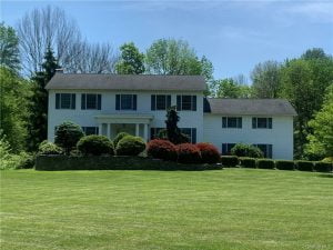 11 Dixon Court Poughquag, NY 12570